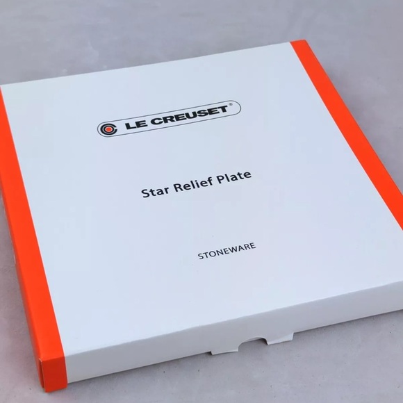 NEW Le Creuset Red Cerisse Star Relief Plate - Picture 4 of 10